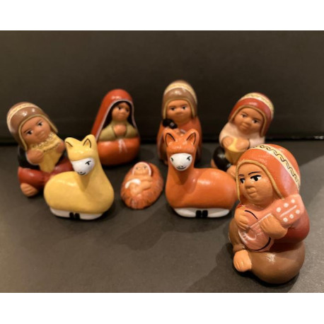 Pesebre andino de Ayacucho H4cm 8 Figuras